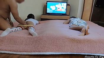 Reproducir Me quedé a vivir en la casa de mi hermana pero mi sobrina es muy hermosa e inocente me aproveché de ella mientras mi hermana descansaba