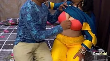 Jouer Tante indienne baisée pour de l'argent avec un son clair en hindi