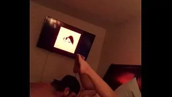 play هواة حقيقيين يمارس الجنس مع الزوجين بعد أن يتذوقها لدرجة أنها تتوسل من أجل قضيبه