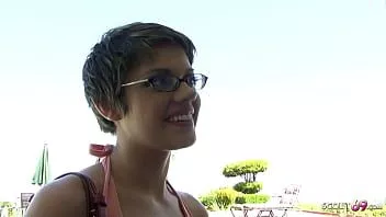 Oynat Kısa saç üniversiteli kız hailey james beyaz canavar horoz tarafından pikap ve sikme