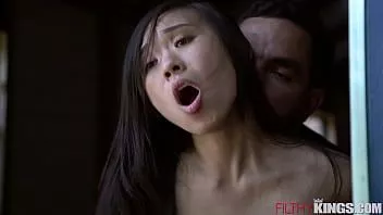 play Kimmy Kim este futută în magazie