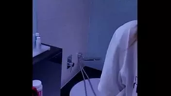 play Mă iubesc o mulțime de spermă pe fața mea