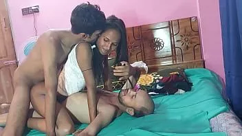 Redare Curva amatoare suge și dracu două penisuri cu ejaculare, 3 unele deshi sex