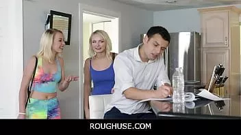 Redare Roughuse - surorile vitrege (alice pink) (dixie lynn) pot fi folosite gratuit pentru fratele vitreg