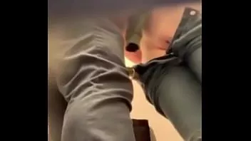 تشغيل المتلصص زوجين مختلس النظر ، مع الكاميرا الخفية في المقصورة! حار جدا!