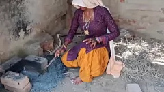 Abspielen Desi Bhabhi im verführerischen Salwar -Anzug sehnt sich nach Analsex