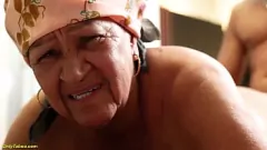 Riproduci La nonna di 72 anni Dona Kika diventa un trattamento anale grezzo e grezzo