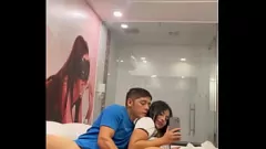 play Menjadi Tepat dengan Teman Adikku: Sesi Pijat Anal Hardcore