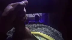 تشغيل مانو مانو الساخنة والقرنية بشدة من handjob الحسية