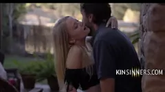 Oynat Uzun boylu amca ve şehvetli yeğeni yasak bir tutkuyu paylaşıyor