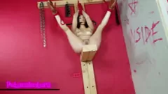 Putar Giselle Montes dalam Sesi BDSM Intens dengan Orgasme Bor Ajaib