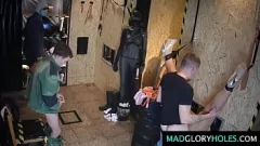 Redare MILF blondă senzuală Luci Angel într-o petrecere de gangbang cehă sălbatică cu vibratoare și găuri pentru glorie