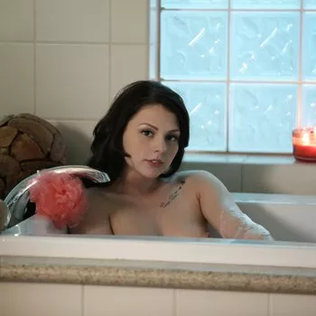 قناة Megan Sage